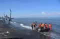 Pencarian Korban Kapal Terbakar di Ampenan