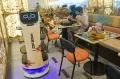 Unik, Restoran Zenbu Tanjung Barat Gunakan Robot untuk Layani Pelanggan
