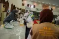 Ratusan Calon Jamaah Haji Tiba di Asrama Haji Pondok Gede