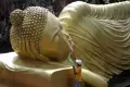 Pencucian Patung Buddha Tidur Jelang Hari Raya Waisak ke 2567