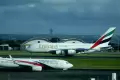 Begini Momen Pesawat Penumpang Terbesar Airbus A380 Emirates Saat Mendarat di Bali