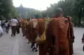 Biksu Peserta Ritual Thudong Tiba di Candi Borobudur