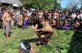 Tradisi Perang Pandan di Karangasem Bali