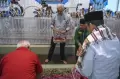 Didampingi TGB Zainul Majdi, Ganjar Pranowo Ziarah ke Makam Pahlawan Nasional di NTB