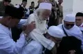Potret Ulama Kharismatik Abuya Ahmad Muhtadi Dimyathi Ziarah ke Makam Mala Mekah