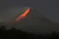 Detik-detik Luncuran Lava Pijar Gunung Merapi yang Terlihat dari Kawasan Turi