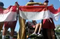 Momen Mengharukan Siswa Tunanetra Mencuci Bendera Merah Putih di Semarang