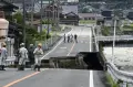 Jalan Hancur Dihantam Luapan Sungai Akibat Topan Lan di Jepang