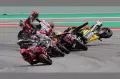 Detik-detik Tabrakan Beruntun MotoGP Catalunya, Motor Bergelimpangan