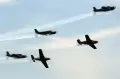 Atraksi Memukau Skadron 200 Puspenerbal Menari-nari di Langit Teluk Manado