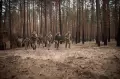Masuk Hutan, Presiden Ukraina Zelenskiy Temui Pasukan di Garis Depan