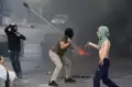 Bersenjatakan Batu, Pejuang Palestina Bentrok dengan Militer Israel di Ramallah Tepi Barat