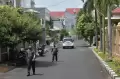 Penampakan Polisi Geledah Rumah Ketua KPK Firli Bahuri di Bekasi