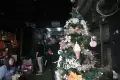 Penjualan Pernak-pernik Natal di Pasar Asemka