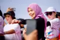 Pesona Siti Atikoh saat Senam Pagi Bersama Masyarakat Manado