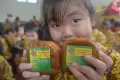 Tradisi Bagi-bagi Kue Keranjang Sambut Imlek di Sekolah Kuncup Melati Semarang