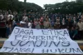 Guru Besar hingga BEM Undip Semarang Gelar Aksi Indonesia Dalam Darurat Demokrasi