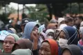 Warga Tangerang Antre Panjang demi Beras Murah