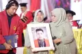 Momen Haru Prosesi Wisuda Untag Surabaya ke-128