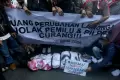 Jelang Hasil Rekapitulasi Pemilu, Kantor KPU Dikepung Demonstran