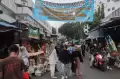 Laris Manis Penjualan Parsel Jelang Idul Fitri 1445 H di Pasar Kembang Cikini