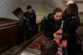 Dibombardir Rudal Rusia, Warga Ukraina Berlindung di Stasiun Bawah Tanah