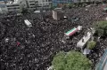 Pemakaman Presiden Iran Ebrahim Raisi, Lautan Manusia Penuhi Jalanan di Teheran