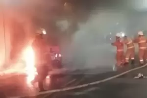 Sedan Terbakar di Terowongan Gandaria City, Lalu Lintas Macet