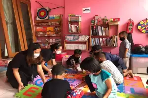 Terima Bantuan MNC Peduli, Rumah Baca di Bogor: Menambah Pengalaman Anak-anak