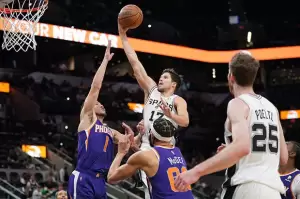 Hasil Lengkap NBA, Selasa (18/1/2022): Suns Perkasa di Markas Spurs