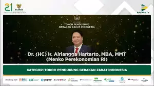 Tokoh Penggerak Zakat Nasional, Menko Airlangga Raih Penghargaan BAZNAS Award 2022
