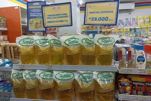 Minyak Goreng Rp14.000/Liter Cuman Ada di Ritel Modern, Netizen Teriak