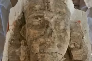 2 Patung Sphinx Besar Mesir Ditemukan di Reruntuhan Kuil Makam Amenhotep III