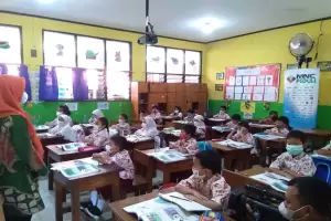 MNC Peduli Berikan Hand Sanitizer dan Masker di SDN Cikini 01 Pagi, Kepala Sekolah: Kami Jadi Semangat