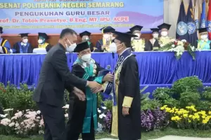 Direktur Politeknik Negeri Semarang Dikukuhkan Jadi Guru Besar Ilmu Termodinamika