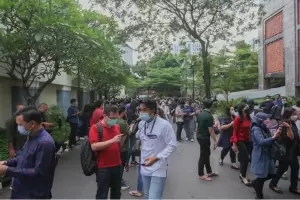 Gempa Jakarta Hari Ini, Karyawan Perkantoran: Gedung Goyang Gegara Apa?