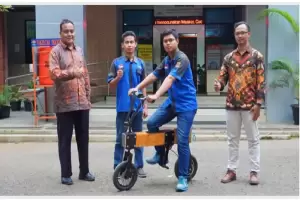 Inovatif, Mahasiswa Unnes Kembangkan Sepeda Listrik dengan Rangka Komposit Bambu