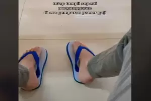 Viral Pemuda Belagak Kere Pakai Sandal Jepit Bawa Duit Rp300 Juta di Kresek, Ini Komentar Ditjen Pajak