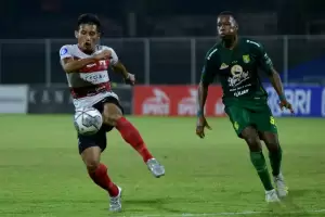 Liga 1 Madura United vs Persebaya Surabaya: Dramatis, Bajul Ijo Menangi Derbi Suramadu
