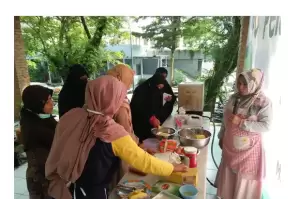 Jelang Ramadan Sambut Permintaan Melonjak, Masyarakat Mitra Zona Madina Ikuti Pelatihan Pembuatan Kue Lebaran