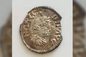 Koin Kuno Bergambar Charlemagne, Kaisar Romawi dari Aachen Jerman yang Berleher Pendek