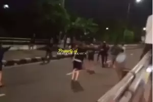 Tawuran Remaja Pecah di Flyover Kampung Melayu