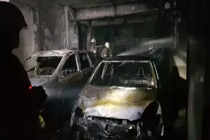 Kebakaran Basement Apartement Bassura Tower Hanguskan 10 Mobil dan 20 Motor