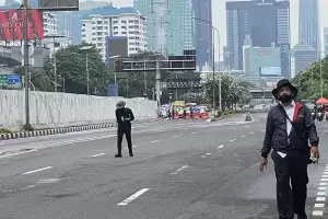Imbas Demo 21 April, Polisi Tutup Jalan Gatot Subroto