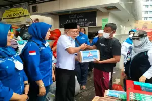 Tim Tanggap Bencana Demokrat Jakarta Bantu Korban Kebakaran Pasar Gembrong