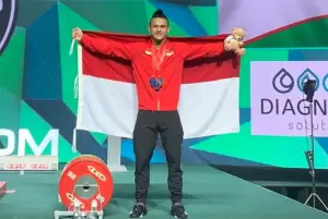Rizki Juniansyah Borong 3 Emas dan Pecahkan Rekor di Kejuaraan Dunia Angkat Besi Junior 2022