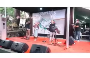 Nissa Sabyan Manggung di Gang Sempit, Warganet Singgung soal Karma