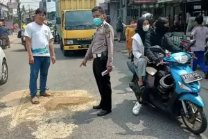 Gagal Menyalip, Pemotor Tewas Terlindas Truk di Bekasi
