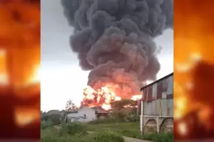 Pabrik Tiner Kebakaran Hebat di Tangerang, Api Membubung Tinggi