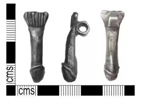 Penemuan Jimat Romawi Kuno di Inggris, Berupa Liontin Berbentuk Penis Perak